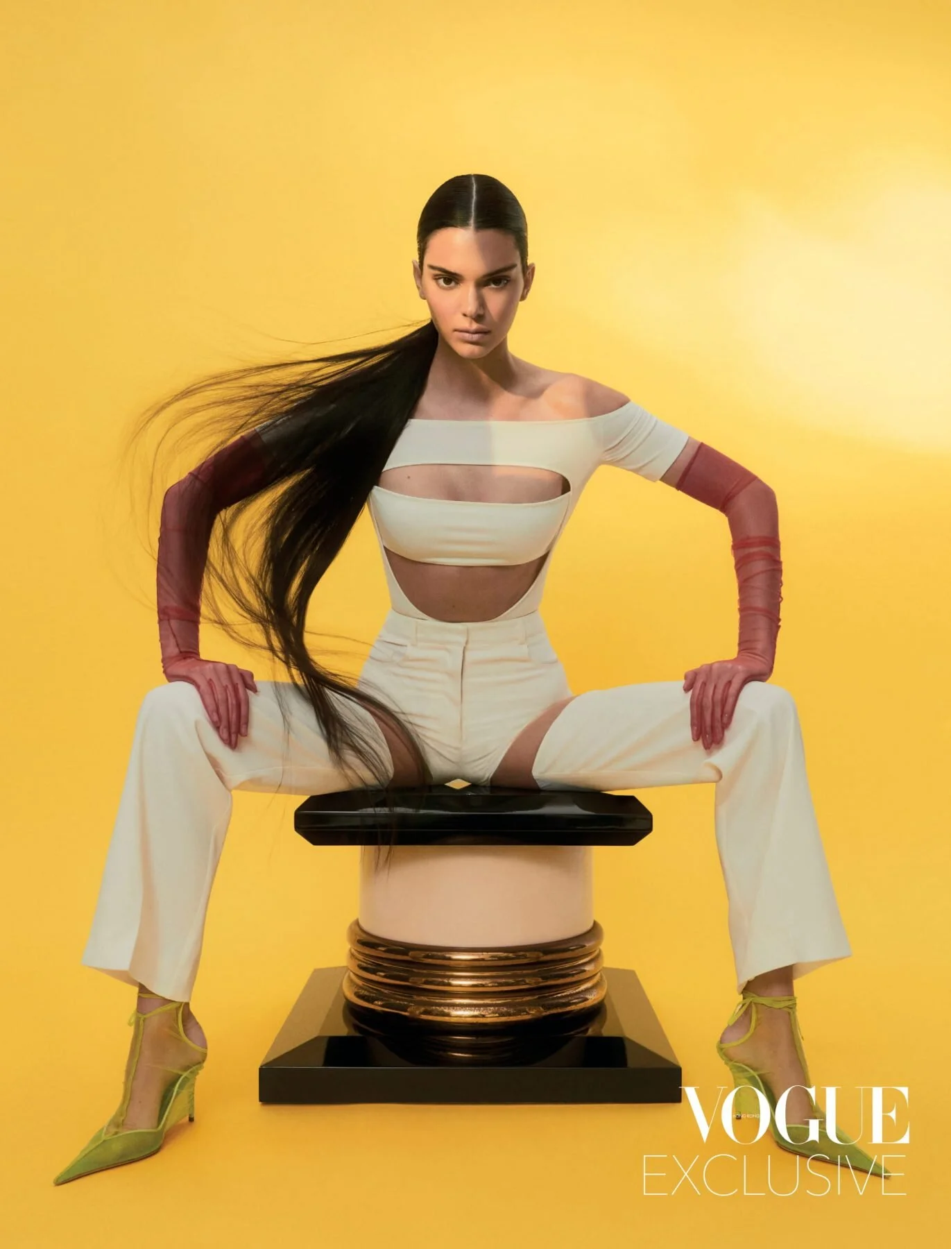 女性情報誌 Vogue China February 2021 Kendall Jenner Kendall Jenner Vogue China February 2021 - theFashionSpot